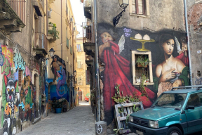 «Это могло быть про романтику, как в кино. Но нет, это история про паспорт»